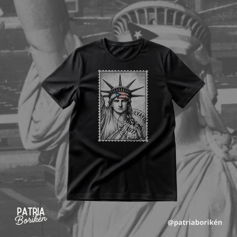 Camiseta Negra Puerto Rico – Estatua de la Libertad con Bandera Boricua
