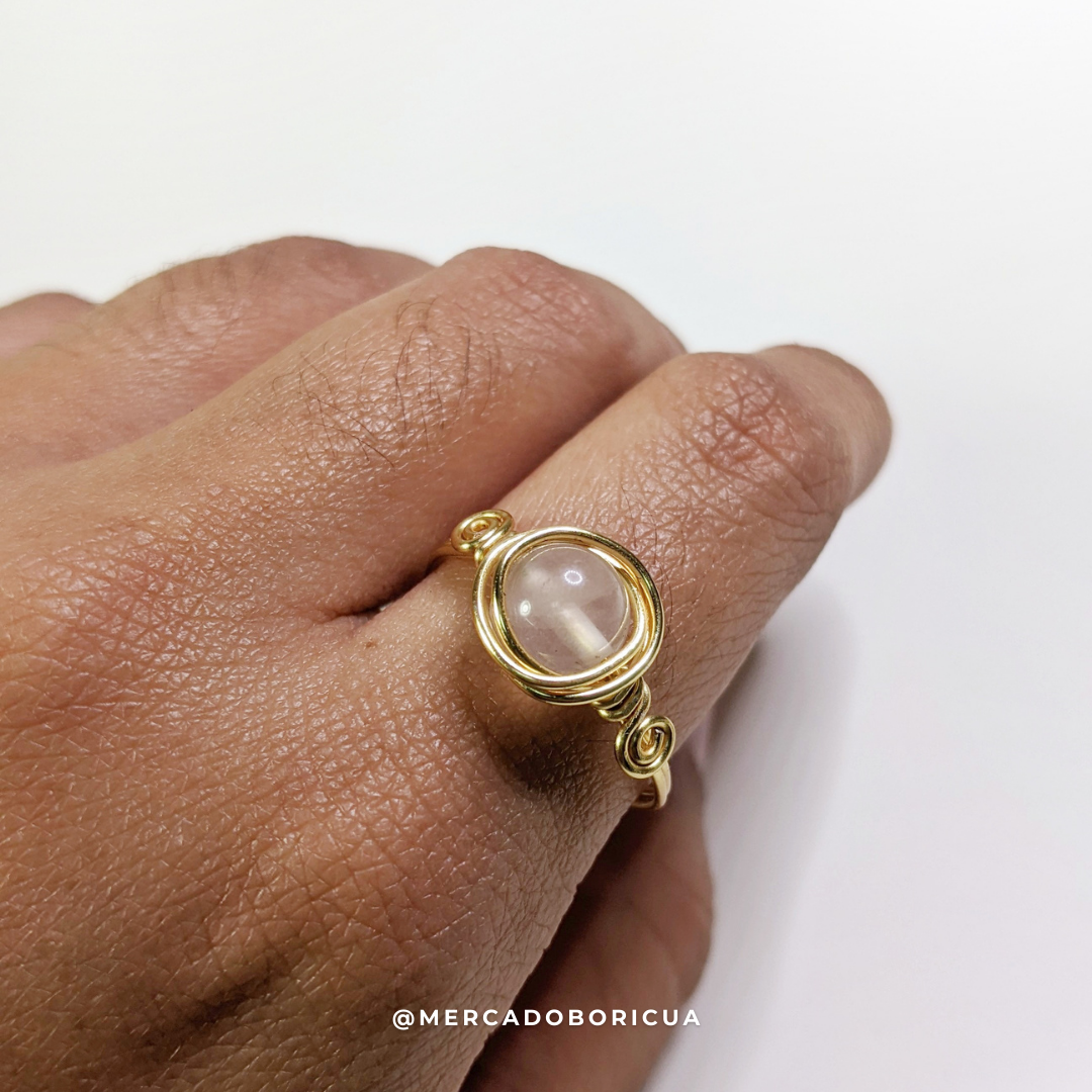 Anillo de piedras preciosas en alambre