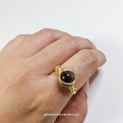 Anillo de piedras preciosas en alambre
