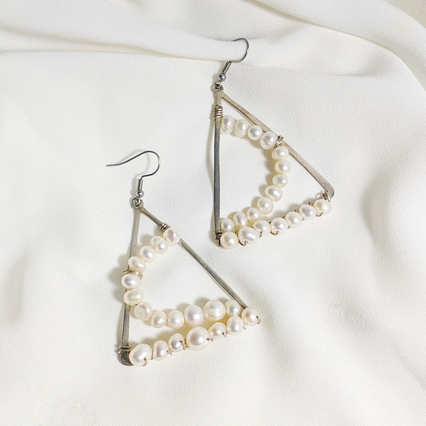 Pantallas (Aretes) Alambradas de Perlas | Plata| Purple Snap Jewelers